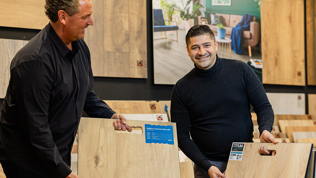Klantadvies in showroom voor laminaat in Nieuwegein