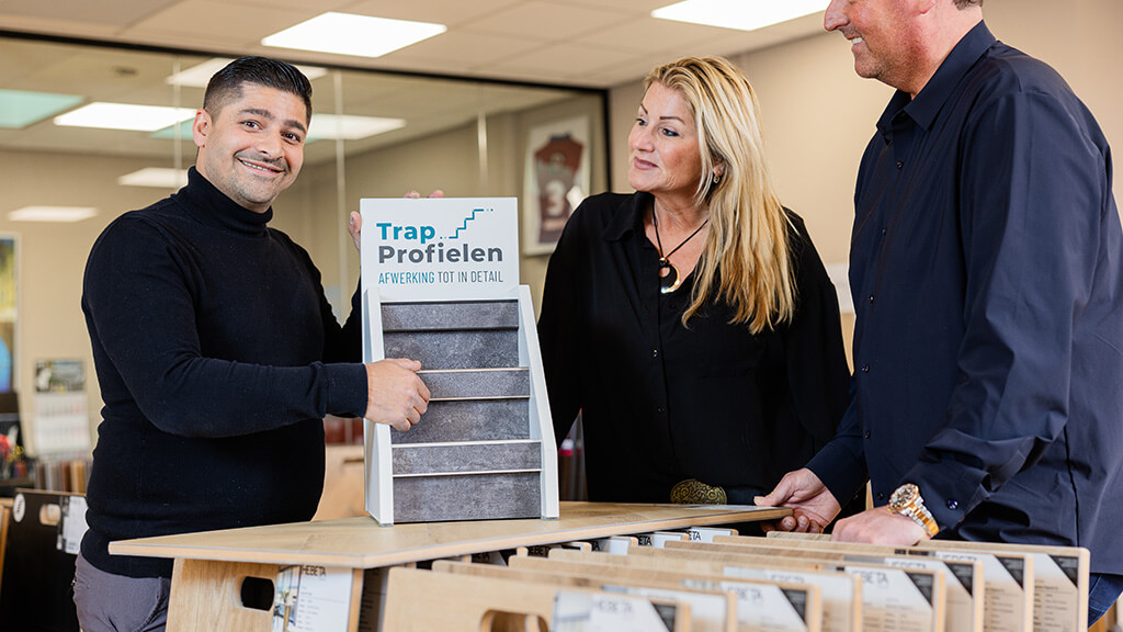 Trapbekleding op maat wordt professioneel geplaatst