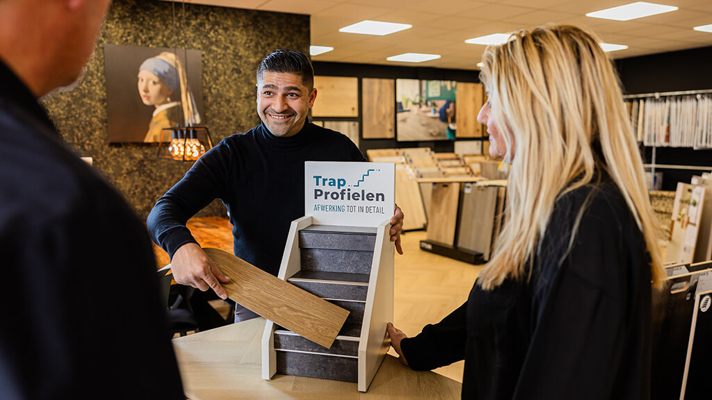 Afwerking in detail bij trap bekleden met trapprofielen van DD Vloeren